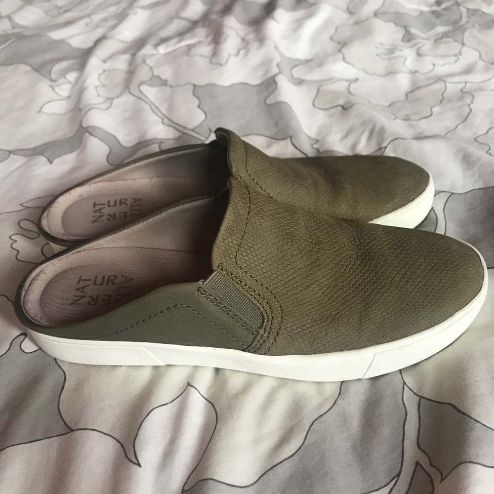 Naturalizer Slide Sneakers